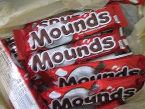 lot 649 image: 12 -1.75 oz Mounds Bars...