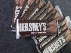 lot 652 image: 12- 1.55 oz Hersheys Bars...