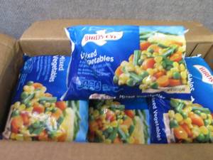 lot 674 image: DD 12- 16 oz FROZEN Birds Eye Mixe...