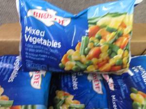 lot 675 image: DD 12- 16 oz FROZEN Birds Eye Mixe...