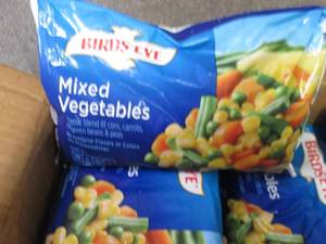 lot 678 image: DD 12- 16 oz FROZEN Birds Eye Mixe...