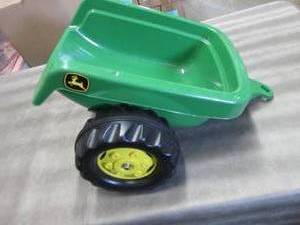 lot 695 image: Toy John Deere Trailer...