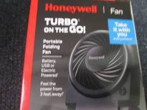 lot 434 image: 2- Honeywell HTF090B Turbo On The G...