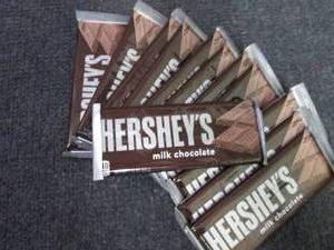 lot 653 image: 12- 1.55 oz Hersheys Bars...