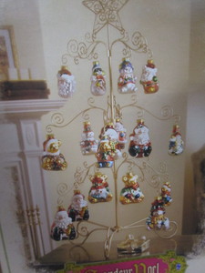Grandeur Noel Tree & Ornaments