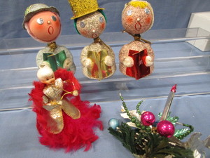 W. German Bobblehead Choir, Vintage Glass Candle
