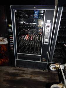 lot 12 image: Automatic Products SnackShop 7600 Vending Machine