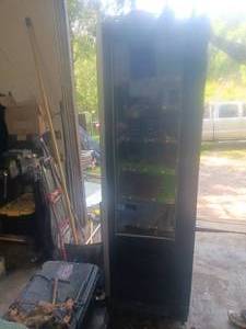 lot 3 image: Wittern Model 3162 Cold Food Satellite Vendor Machine