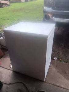 lot 17 image: Compact Chest Freezer
