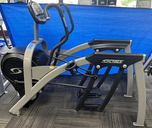 lot 21 image: Cyber 630A Arc Trainer