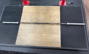lot 61 image: 45lb Omni Fitness Weightlifting Bar