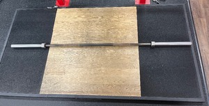 lot 63 image: 45lb Omni Fitness Weightlifting Bar