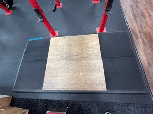 lot 1 image: Dynamic Fitness Squat Floor