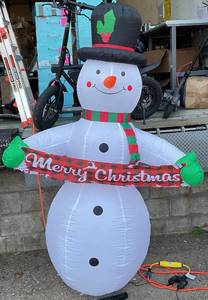 lot 343 image: Christmas Inflatables Decorations with LED Lights Snowman Inflatable