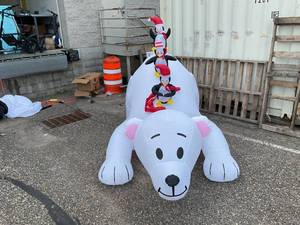 lot 344 image: Juegoal Christmas Inflatables Lighted Polar Bear with Three Penguins