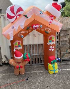 lot 355 image: 10FT Christmas Inflatable Archway with Gingerbread Man - Christmas Inflatables Outdoor Decorations