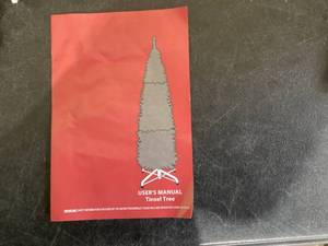 lot 513 image: Turnmeon Flocked Aspen Artificial Christmas Tree, 965 Snowy Tips