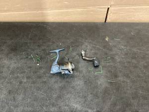 lot 562 image: Pflueger President PRES20 Spinning Fishing Reel RightLeft Handed