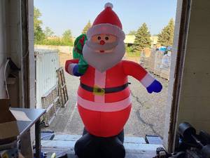 lot 408 image: Happyyami Inflatable Santa Claus Blow up Balloon Decor Lighted