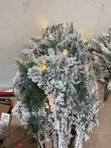 lot 15 image: 7.5 Pre-Lit Artificial Flocked Hinged Christmas Tree