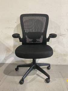 lot 199 image: FelixKing Office Chair, Ergonomic Desk Chair Breathable Mesh Chair