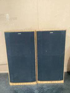 lot 52 image: LOT OF 2 Fisher Tower Speakers ST-515