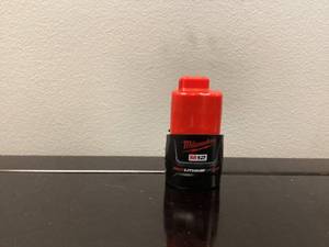 lot 77 image: Milwaukee 48-11-2420 M12 REDLITHIUM 2.0 Compact Battery