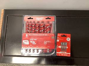 lot 81 image: LOT OF Milwaukee Screw Set