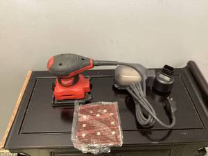 lot 83 image: Milwaukee 3 Amp 14 Sheet Corded Palm Sander-6033-21
