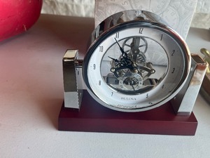 lot 4 image: Desk Clock