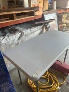 lot 1 image: Plastic Table