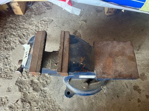 lot 14 image: Vise