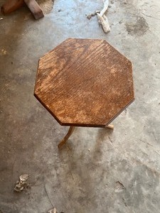 lot 40 image: Plant Stand