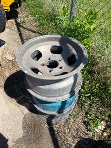 lot 46 image: 3 Aluminum Rims