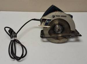 Black & Decker  Circular Skill Saw 2 13 HP 7