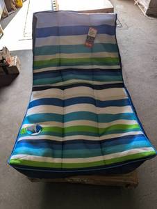 lot 5 image: Big Joe Captains Pool Float