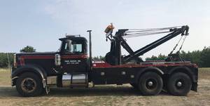 lot 1 image: 1974 White Road Boss Wrecker