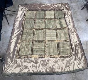 lot 38 image: Beautiful Plush Olive, Brown, Earth Tones Comforter - 8x90
