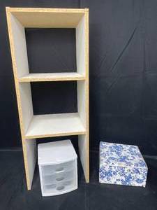 lot 46 image: White 3 Cube Storage Tower, White Plastic 3 Drawer Storage (small desktop size), Blue and White Decorative Storage Box