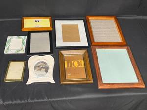lot 67 image: Lot 2 of Various Picture Frames - Variety of Colors and Sizes