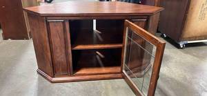 lot 6 image: 2 Shelf Wooden Console Table w Glass Door
