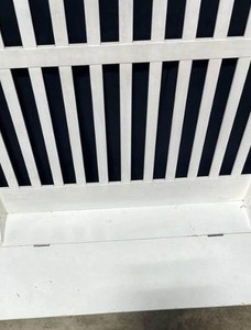 lot 184 image: White Wooden 5 Hook Clothes Rack