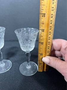 lot 185 image: VTG Set of 4 Etched Cordials 4