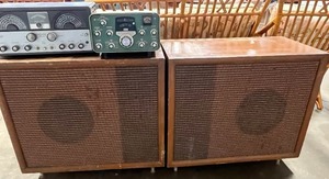 lot 19 image: Speaker Cabinet Set - Speakers University 312 Series 200 3 Way Diffaxial Speaker 8-16 OHMN 35 Watts, Heathkit SB-303 Ham Radio (untested) & Hallicrafters Receiver Model SX-98