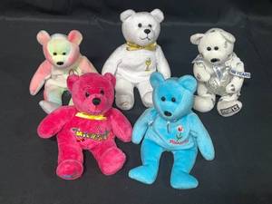 lot 134 image: Lot of 5 Small Stuffed Bears, 3 TY Beanie Babies and 2 Other Brands