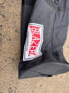 lot 3 image: Full Size Blazer Soccer Net w Black Carrying Bag (some wearrips around cloth)