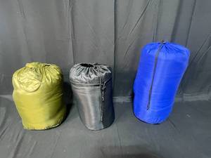 lot 137 image: 3 Sleeping Bags - Johnson Outdoors Gear