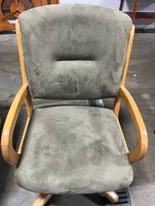 lot 189 image: Two Nice Olive Green & Oak Office Chairs