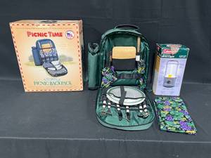 lot 264 image: Nice Picnic Back Pack & Coleman Emergency Area Light (untested) Both in Orig Boxes