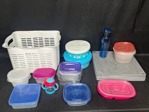 lot 90 image: Large Variety of Food Storage Containers and More